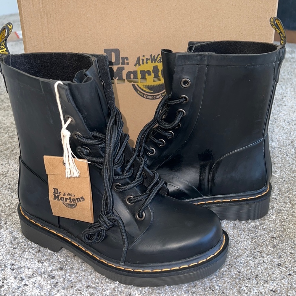 AUTH NIB DR. MARTENS DRENCH RUBBER 8-EYE BOOT BLACK US 5 or 6